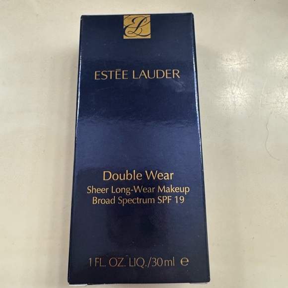 Estee Lauder Double Wear Sheer Long-Wear Makeup SPF 19 - Cream - Picture 8 of 8